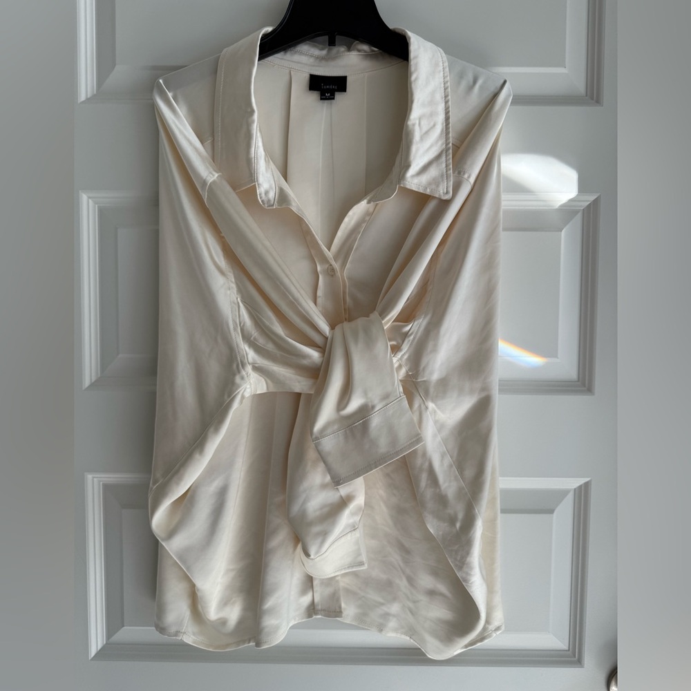 NWOT Lumiére Elegant Cream Women's blouse! M